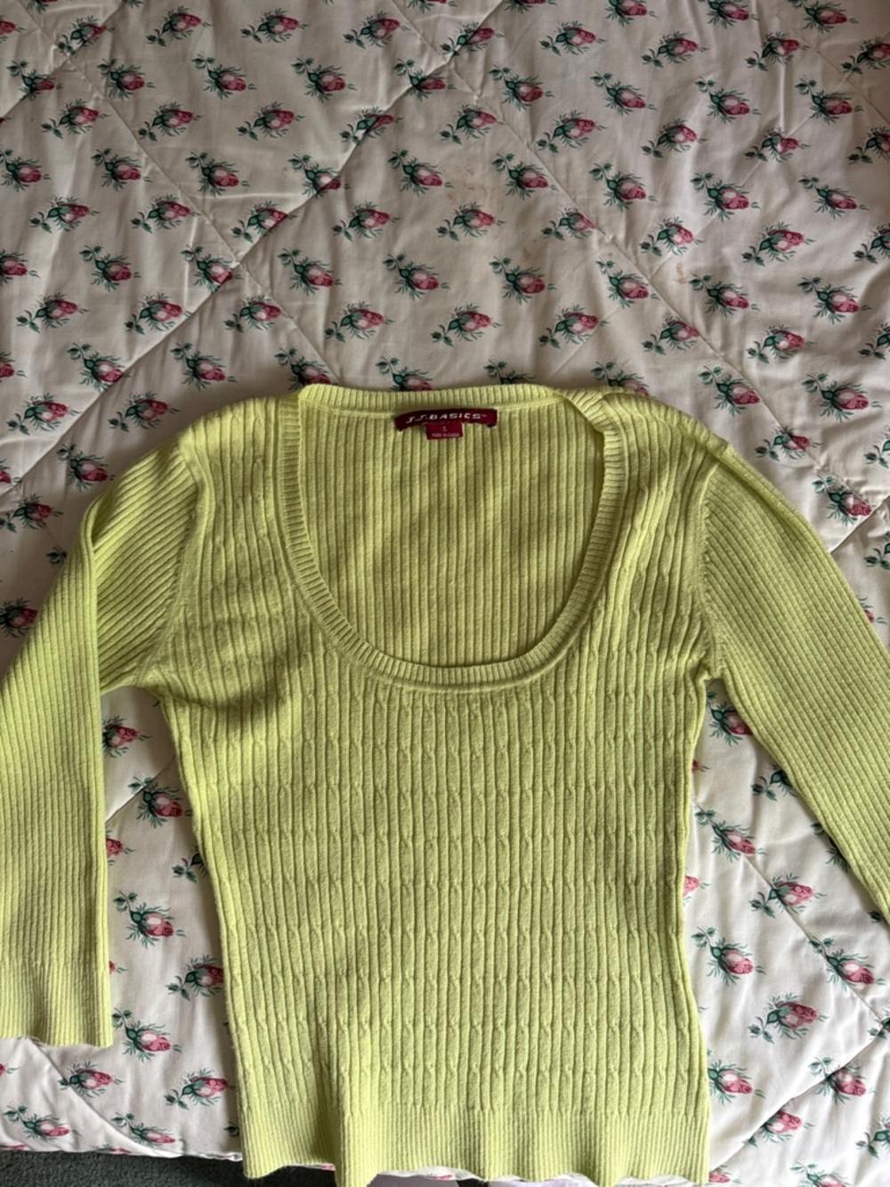Women’s Scoop Neck Ribbed Cable Sweater in Lime